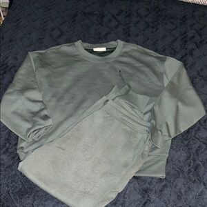 Cozy Green Sweatshirt and Sweatpants Set XL